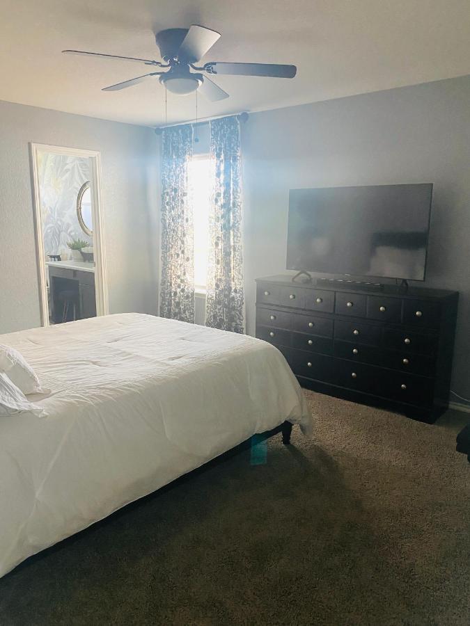 Cozy Selfie House Near Bmt Lackland Сasa de vacaciones San Antonio
