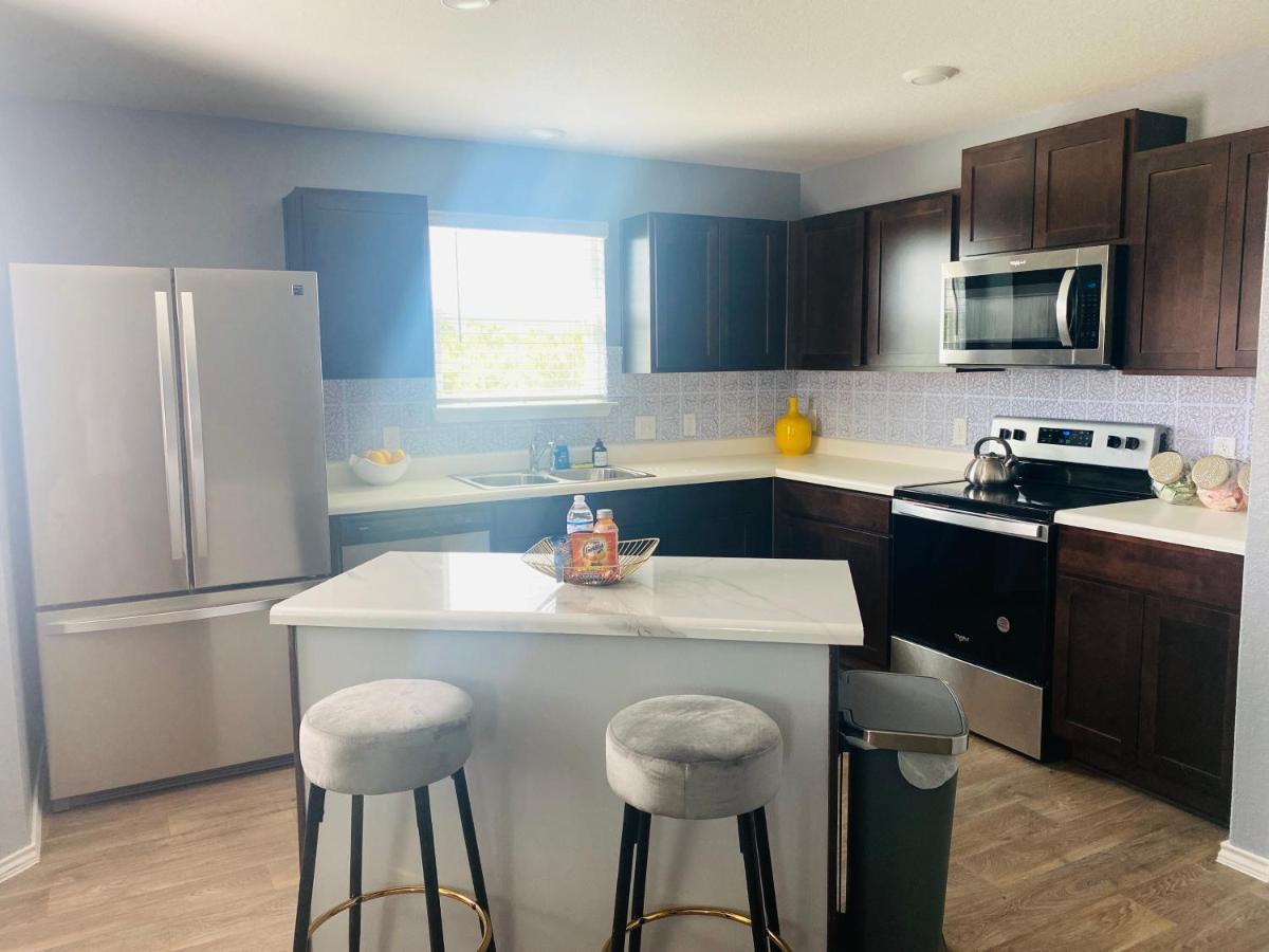 Cozy Selfie House Near Bmt Lackland Сasa de vacaciones San Antonio
